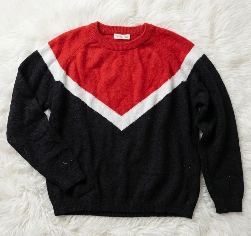 Pull rouge et noir